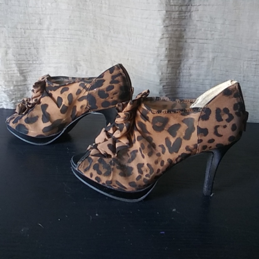Shoes - Picture 4 of 4